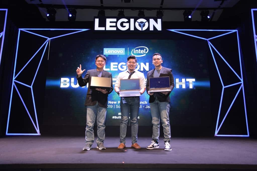 caption_-Budi-Janto-Country-General-Manager-Lenovo-Indonesia_Kevin-Adityo-4P-T1-Lead-Lenovo-Indonesia_Julius-Tjin-Consumer-Lead-Lenovo-Indonesia