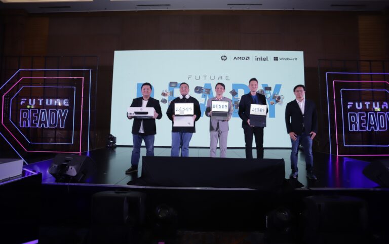 Ki-Ka-Aditya-Cons.-Print-Product-Manager-Edo-Jonathan-Cons.-PC-Category-Manager-Choon-Teck-Lim-Managing-Director-Frans-Head-of-Bus.-Personal-Systems-Category-