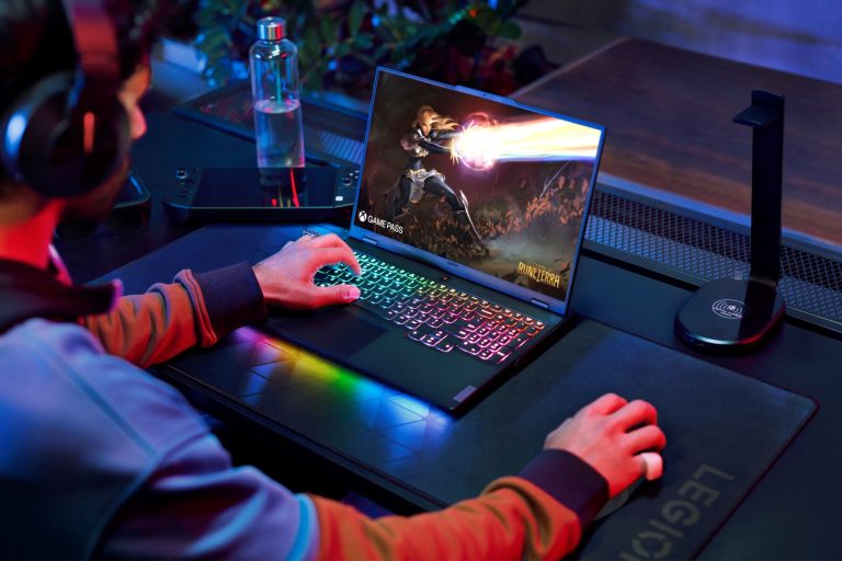 Lenovo Legion 7i_Lifestyle Image