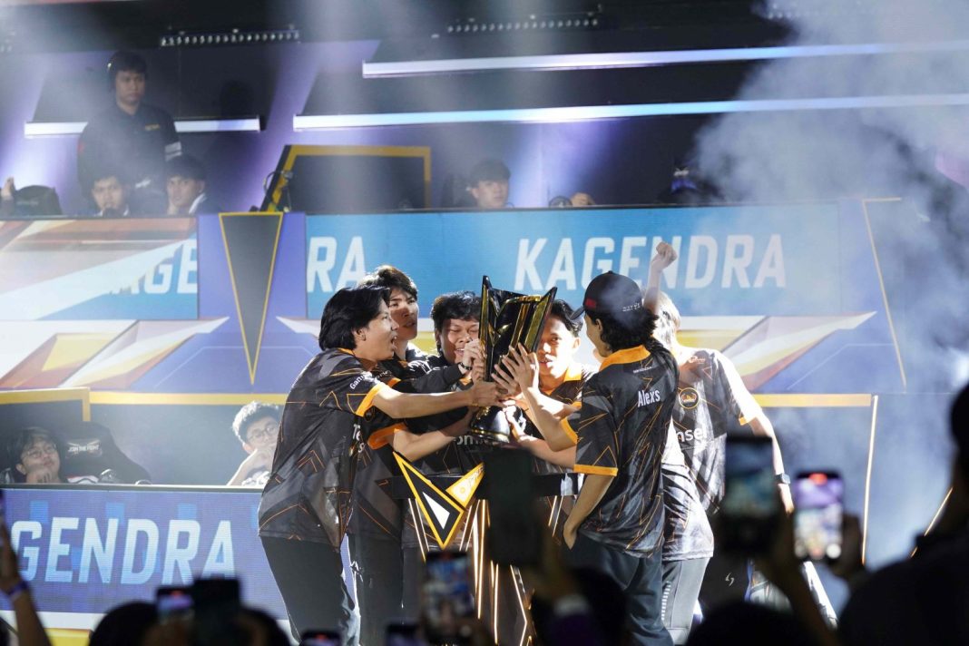 Kagendra Mengangkat Piala FFNS 2025 Fall